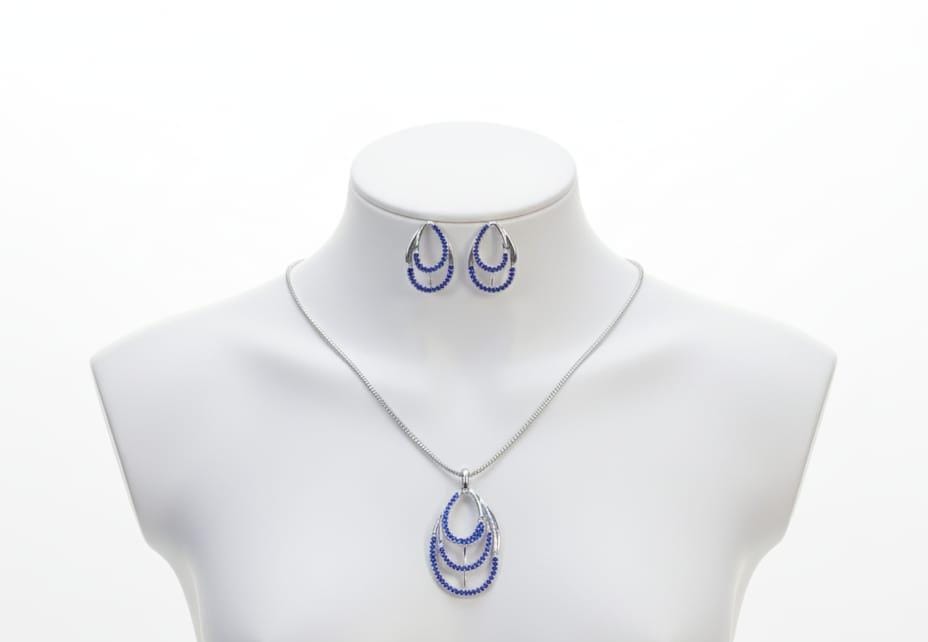 Traditional AD Pendant in Trend With Earrings