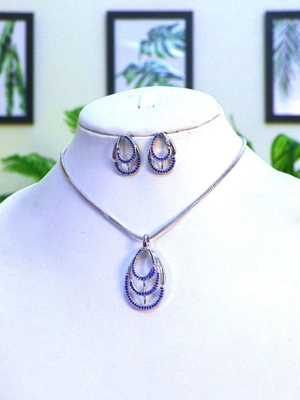Traditional AD Pendant in Trend With Earrings