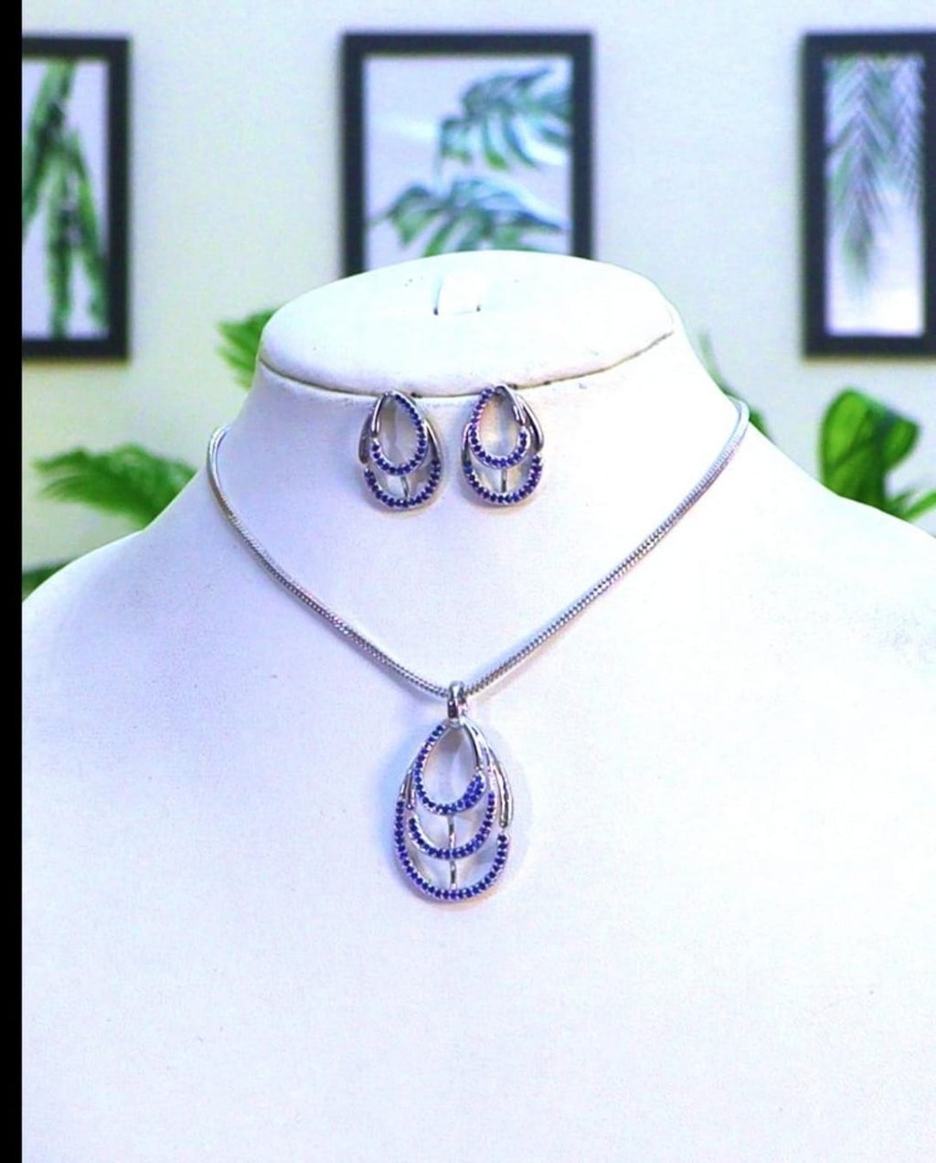 Traditional AD Pendant in Trend With Earrings