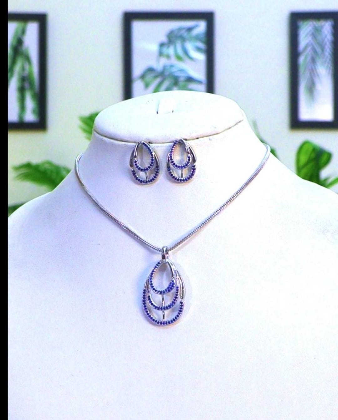 Traditional AD Pendant in Trend With Earrings