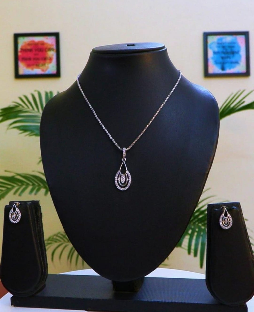 Elegant Pendant Set For Women With Earrings
