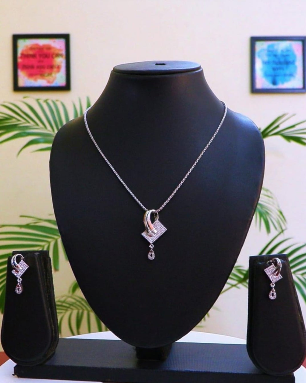 Elegant Pendant Set For Women With Earrings